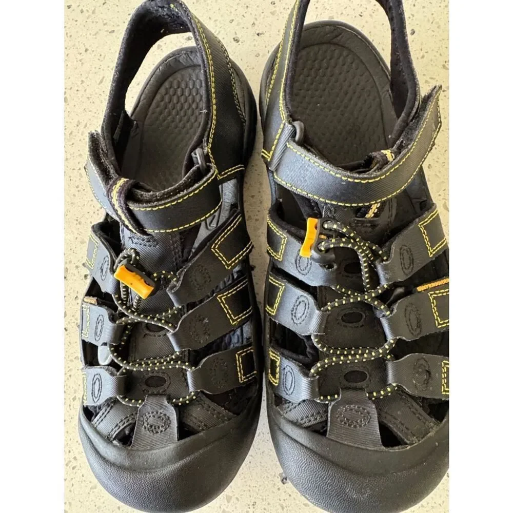 Keen Men’s Black Sandals Yellow Accents Waterproof Casual Sandals outdoor Size 6